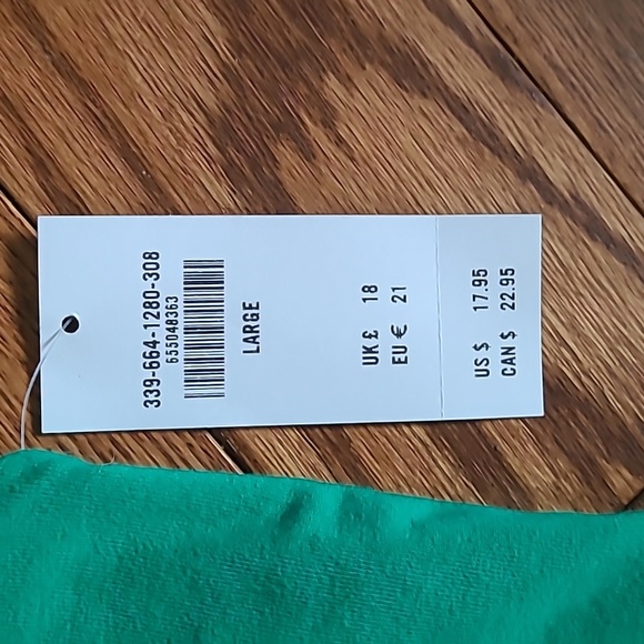 NWT Hollister crop halter top size L - Picture 2 of 4